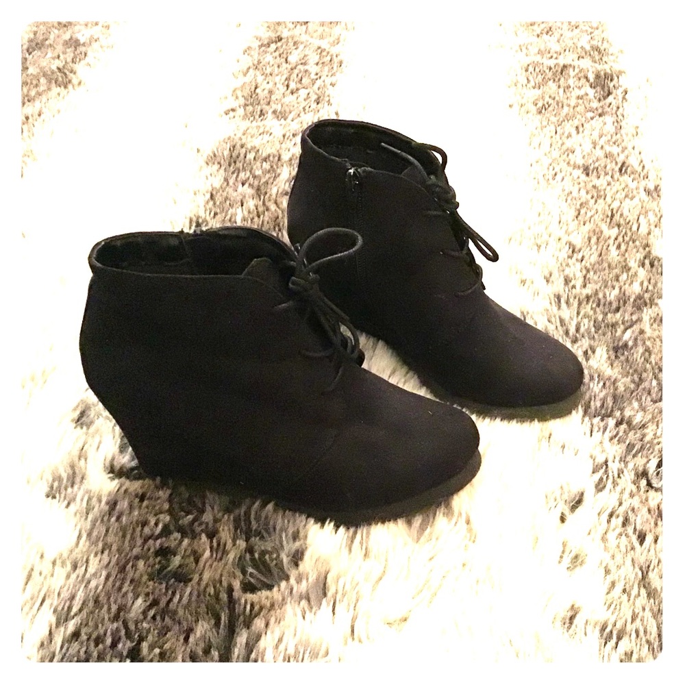 Merona black boot Wedges!